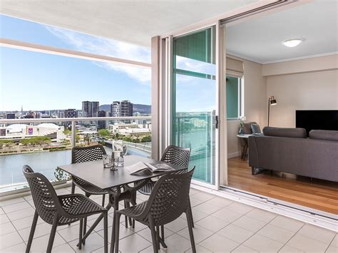 Rooms available at Oaks Brisbane Casino Tower .